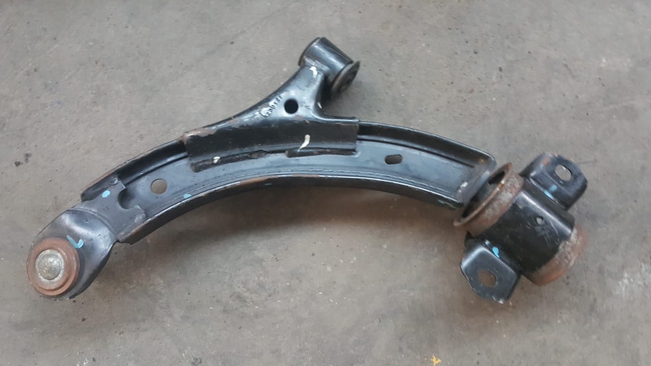 BANDEJA DELANTERA DERECHA FORD MUSTANG 2011 AL 2014